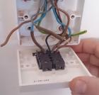 Как безопасно поменять выключатель?